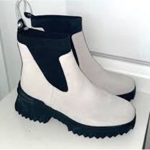 Nurture Denali Women’s Water Resistant Suede Lug Sole Platform Chelsea Boots NWT